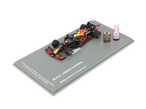 Spark Model S7861 Red Bull Racing Honda RB16B #33 'Max Verstappen' Winner Abu Dhabi GP 2021 F1 World Champion Edition With #1 Board and Pit Board,