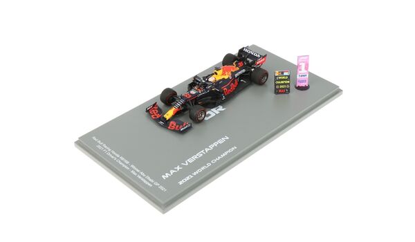 Spark Model S7861 Red Bull Racing Honda RB16B #33 'Max Verstappen' Winner Abu Dhabi GP 2021 World Champion Edition With #1 Board and Pit Board,